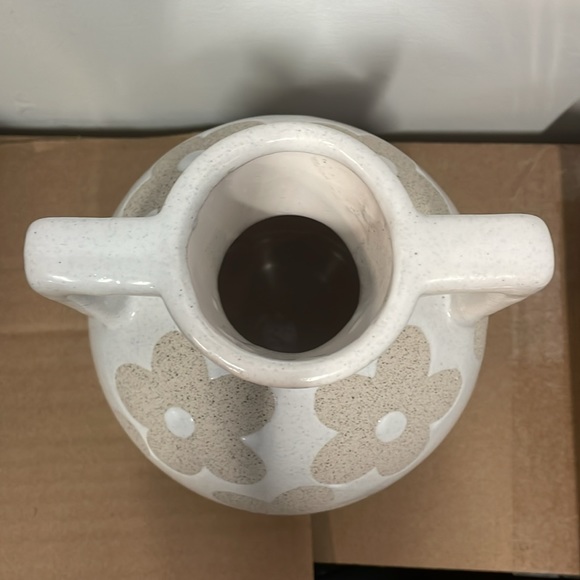 Sturdy adorable ceramic sand flower cream beige neutral off white round vase - Picture 6 of 11